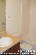 525 Dukeway Universal City TX 78148