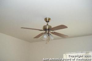 525 Dukeway Universal City TX 78148
