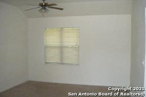 525 Dukeway Universal City TX 78148