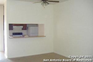 525 Dukeway Universal City TX 78148