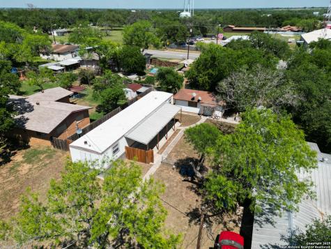 215 Greenlawn Pleasanton TX 78064