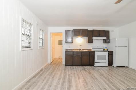 215 Greenlawn Pleasanton TX 78064