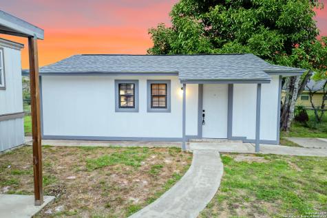 215 Greenlawn Pleasanton TX 78064