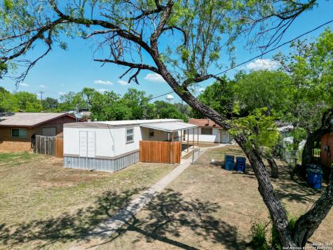 215 Greenlawn Pleasanton TX 78064