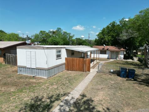 215 Greenlawn Pleasanton TX 78064