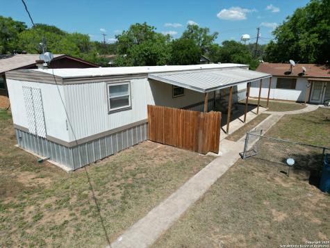 215 Greenlawn Pleasanton TX 78064