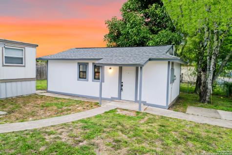 215 Greenlawn Pleasanton TX 78064