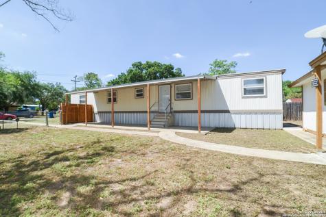 215 Greenlawn Pleasanton TX 78064