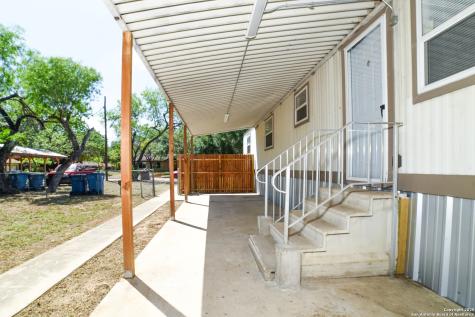 215 Greenlawn Pleasanton TX 78064