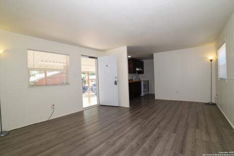 215 Greenlawn Pleasanton TX 78064