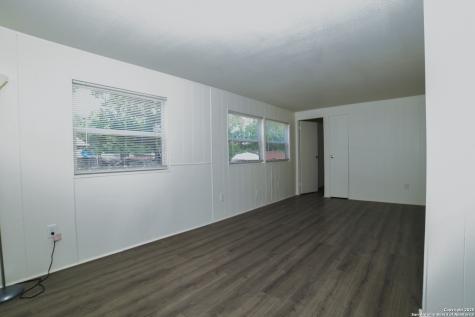 215 Greenlawn Pleasanton TX 78064
