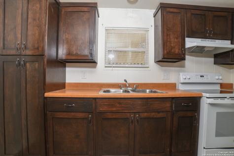 215 Greenlawn Pleasanton TX 78064