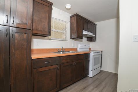 215 Greenlawn Pleasanton TX 78064