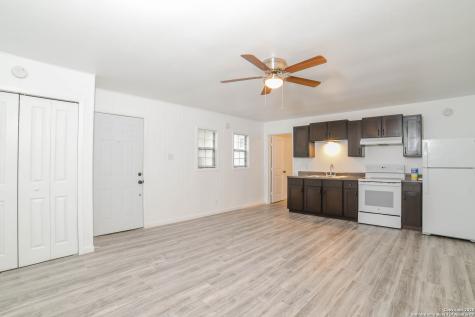 215 Greenlawn Pleasanton TX 78064