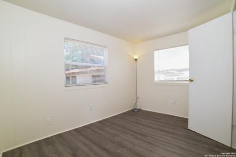 215 Greenlawn Pleasanton TX 78064