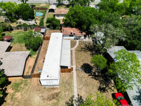 215 Greenlawn Pleasanton TX 78064