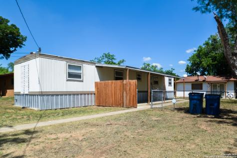 215 Greenlawn Pleasanton TX 78064