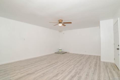 215 Greenlawn Pleasanton TX 78064