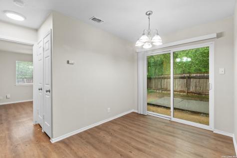 5230 Meadow Rise San Antonio TX 78250