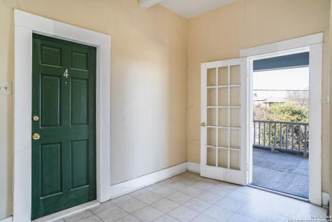 1110 W Ashby Place San Antonio TX 78201