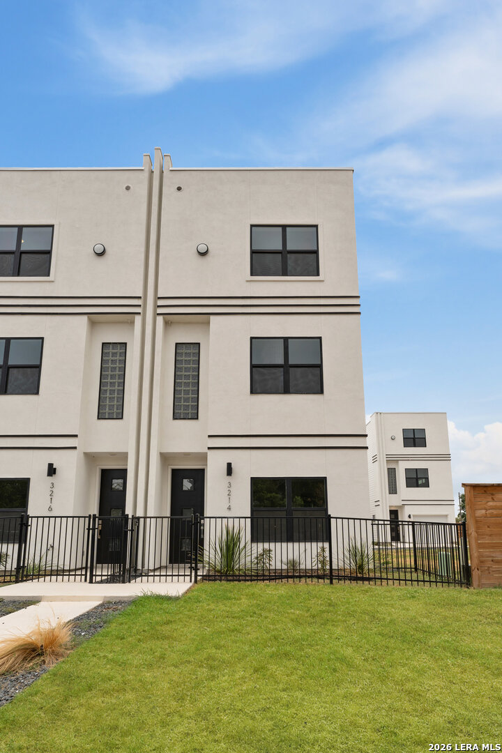 3214 N Elmendorf And 1735 Gramercy #201/301/302 San Antonio TX 78201