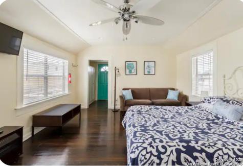 1901 Interstate 35 San Antonio TX 78208