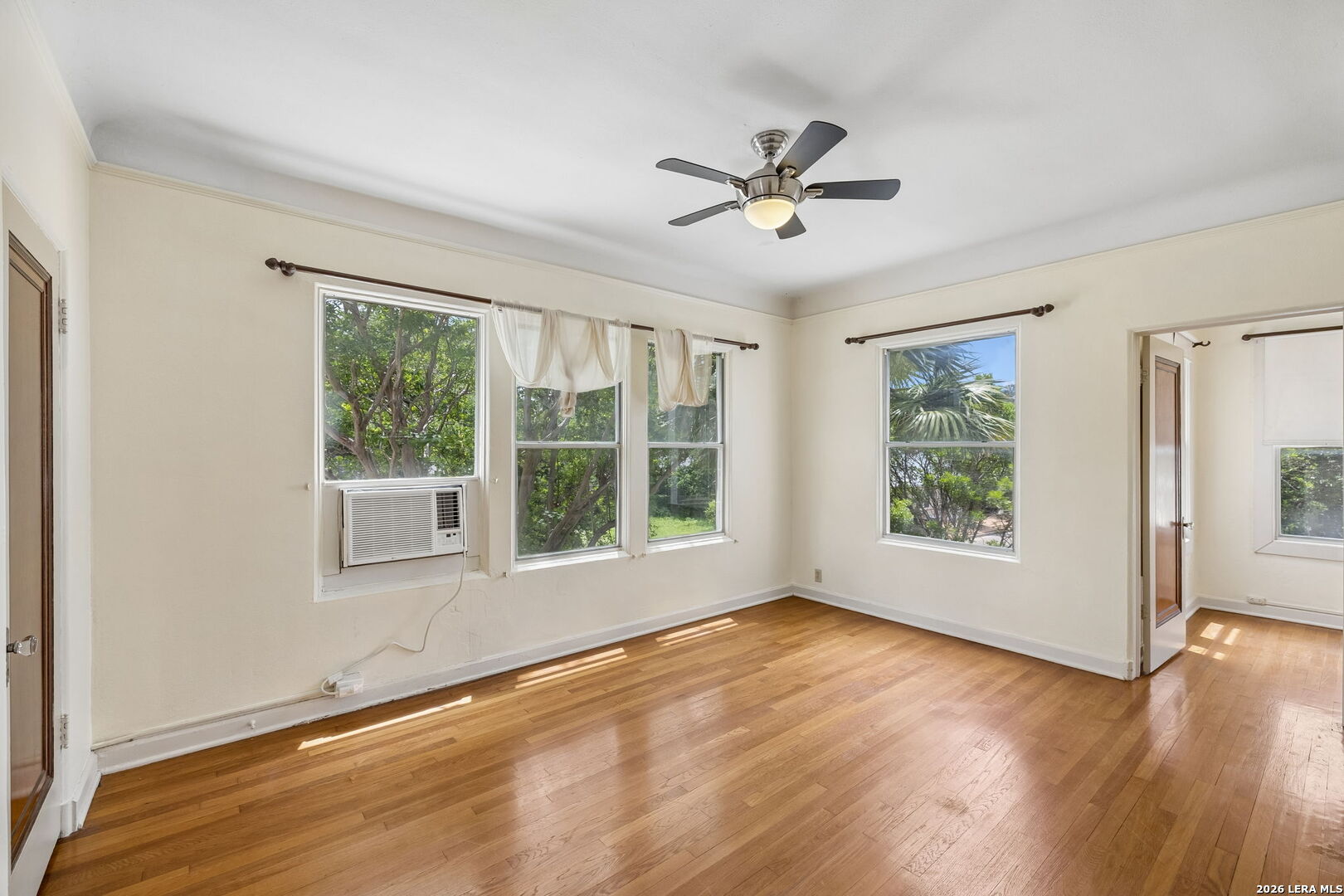 326 E Mistletoe Avenue San Antonio TX 78212