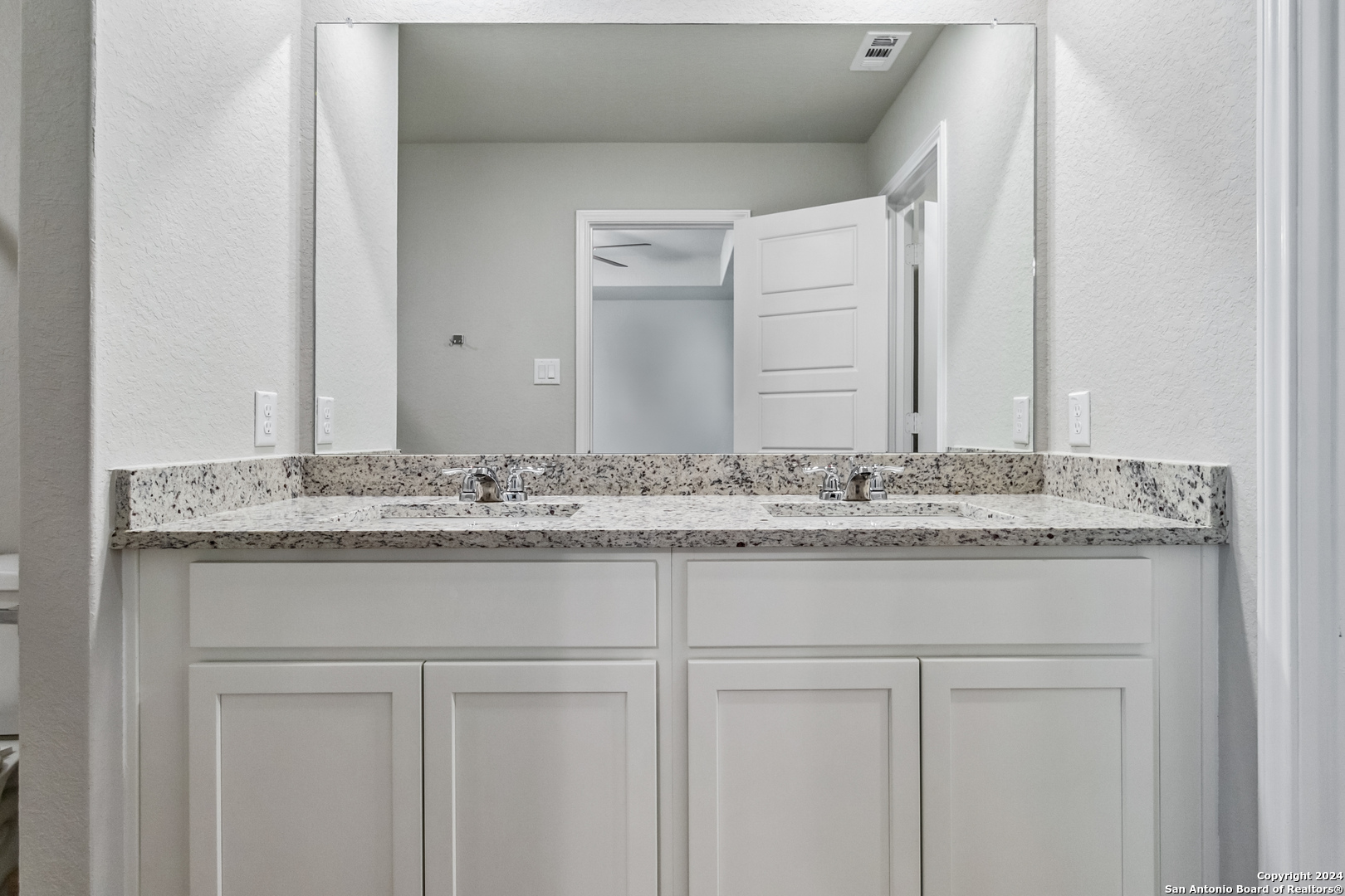 3944 Abbott Pass St Hedwig TX 78152