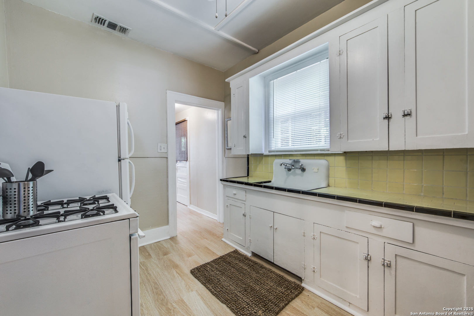 508 E Dewey Place San Antonio TX 78212