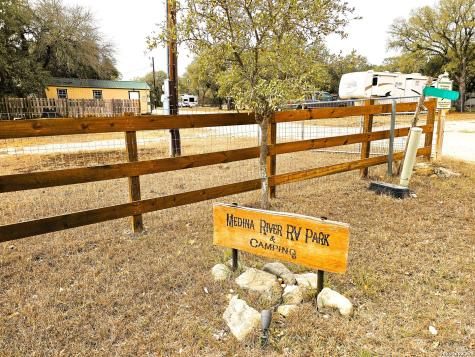 605 Lakeshore Lane Bandera TX 78003