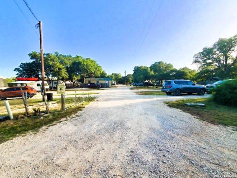605 Lakeshore Lane Bandera TX 78003
