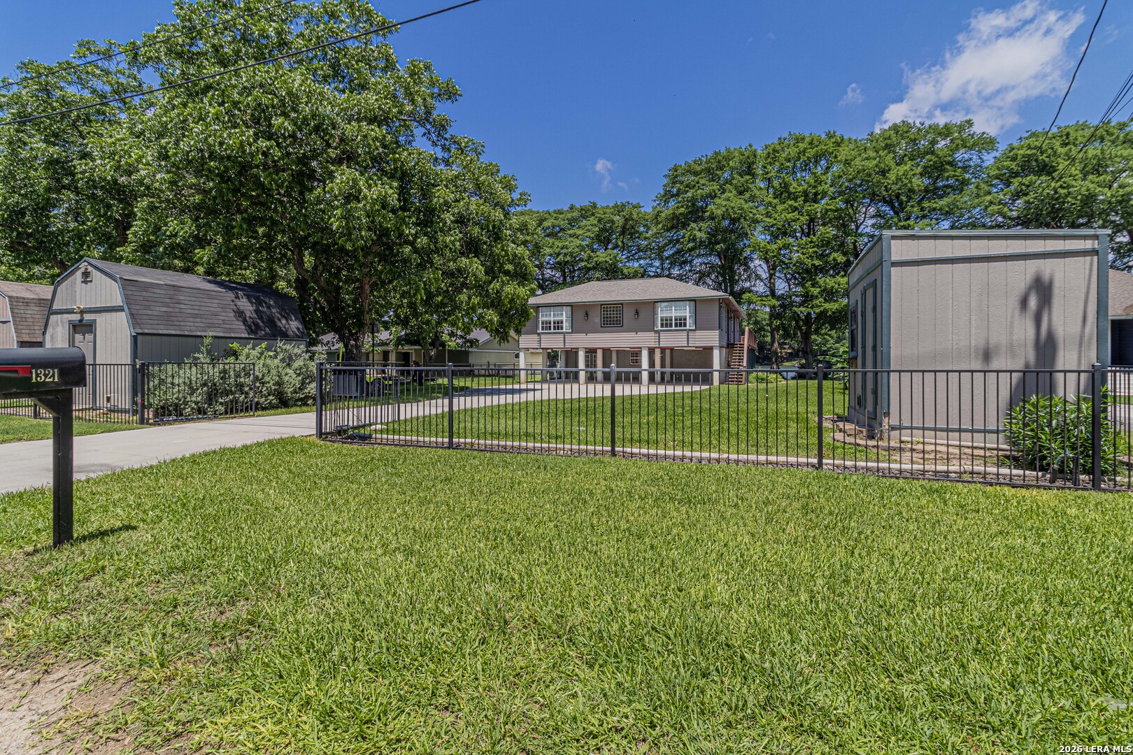 1321 E Zipp New Braunfels TX 78130
