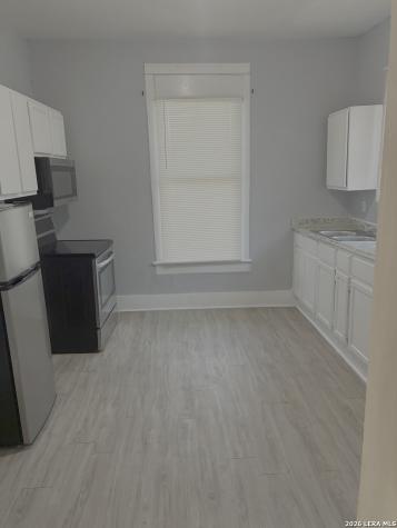 1633 W Woodlawn San Antonio TX 78201