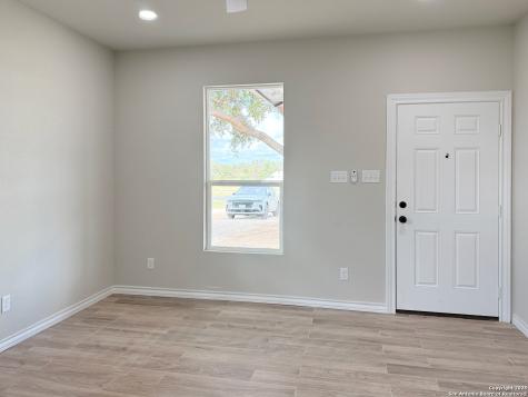 3274 N Ih 35 Natalia TX 78059