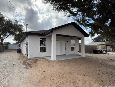 3274 N Ih 35 Natalia TX 78059