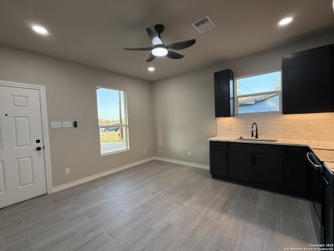 3274 N Ih 35 Natalia TX 78059