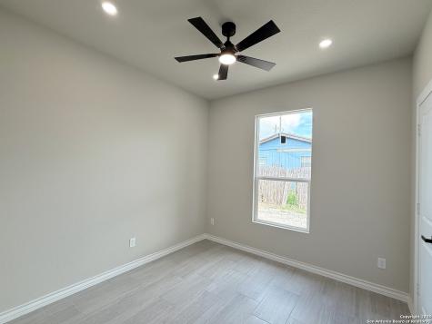 3274 N Ih 35 Natalia TX 78059