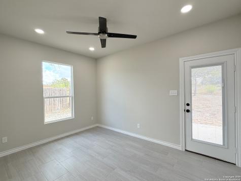 3274 N Ih 35 Natalia TX 78059