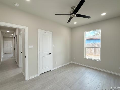 3274 N Ih 35 Natalia TX 78059