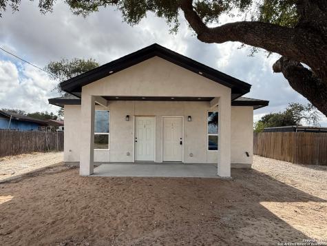 3274 N Ih 35 Natalia TX 78059