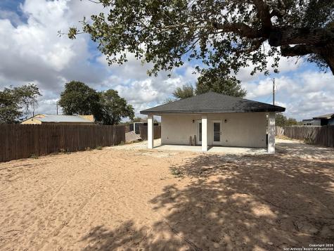 3274 N Ih 35 Natalia TX 78059