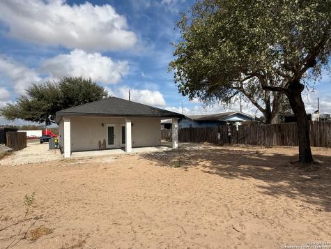 3274 N Ih 35 Natalia TX 78059