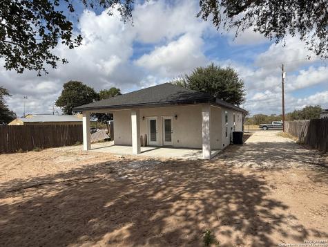 3274 N Ih 35 Natalia TX 78059