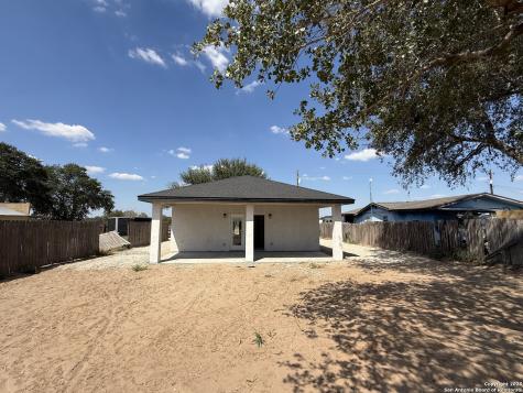 3274 N Ih 35 Natalia TX 78059