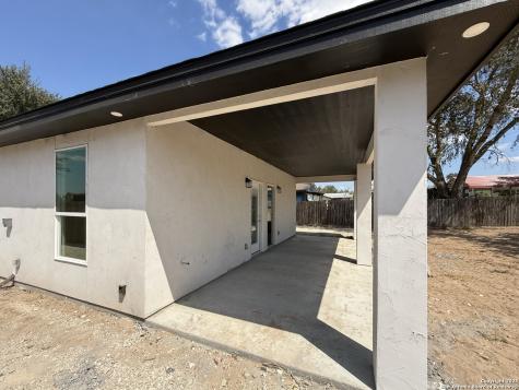 3274 N Ih 35 Natalia TX 78059