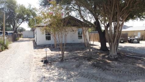 3274 N Ih 35 Natalia TX 78059