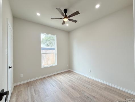 3274 N Ih 35 Natalia TX 78059