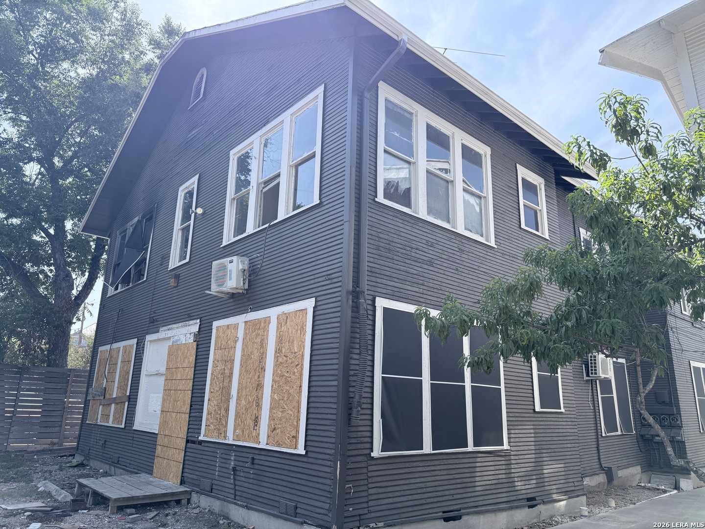 305 W Poplar Street San Antonio TX 78212