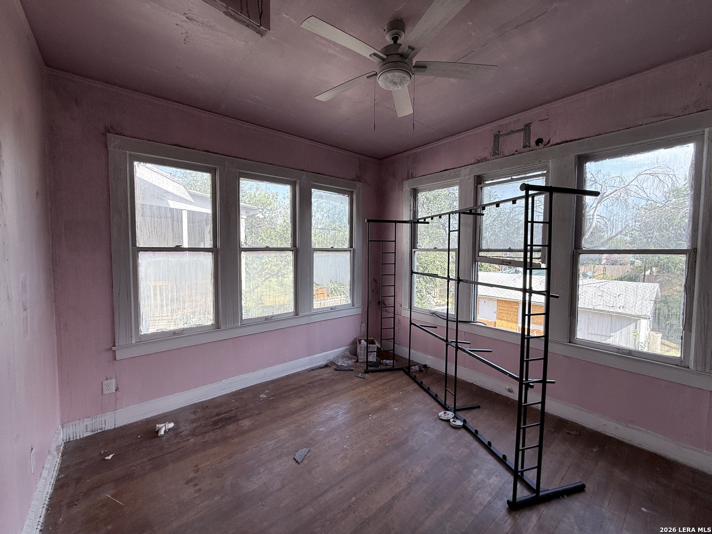 305 W Poplar Street San Antonio TX 78212