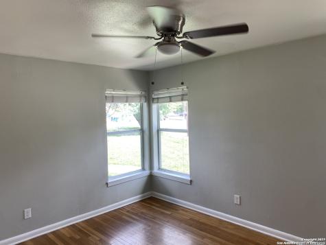 111 Laddie Place San Antonio TX 78201